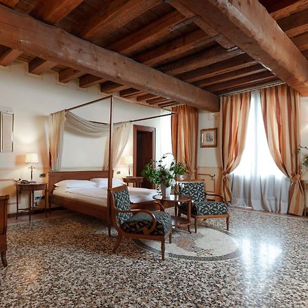 Hotel Villa Policreti Castello dʼAviano Esterno foto