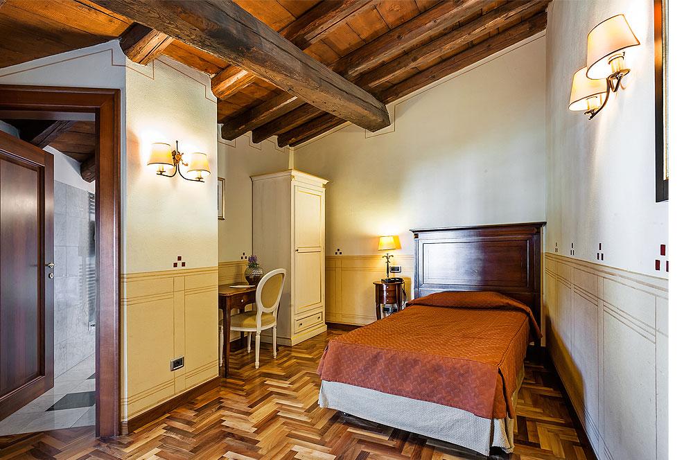 Hotel Villa Policreti Castello dʼAviano Esterno foto