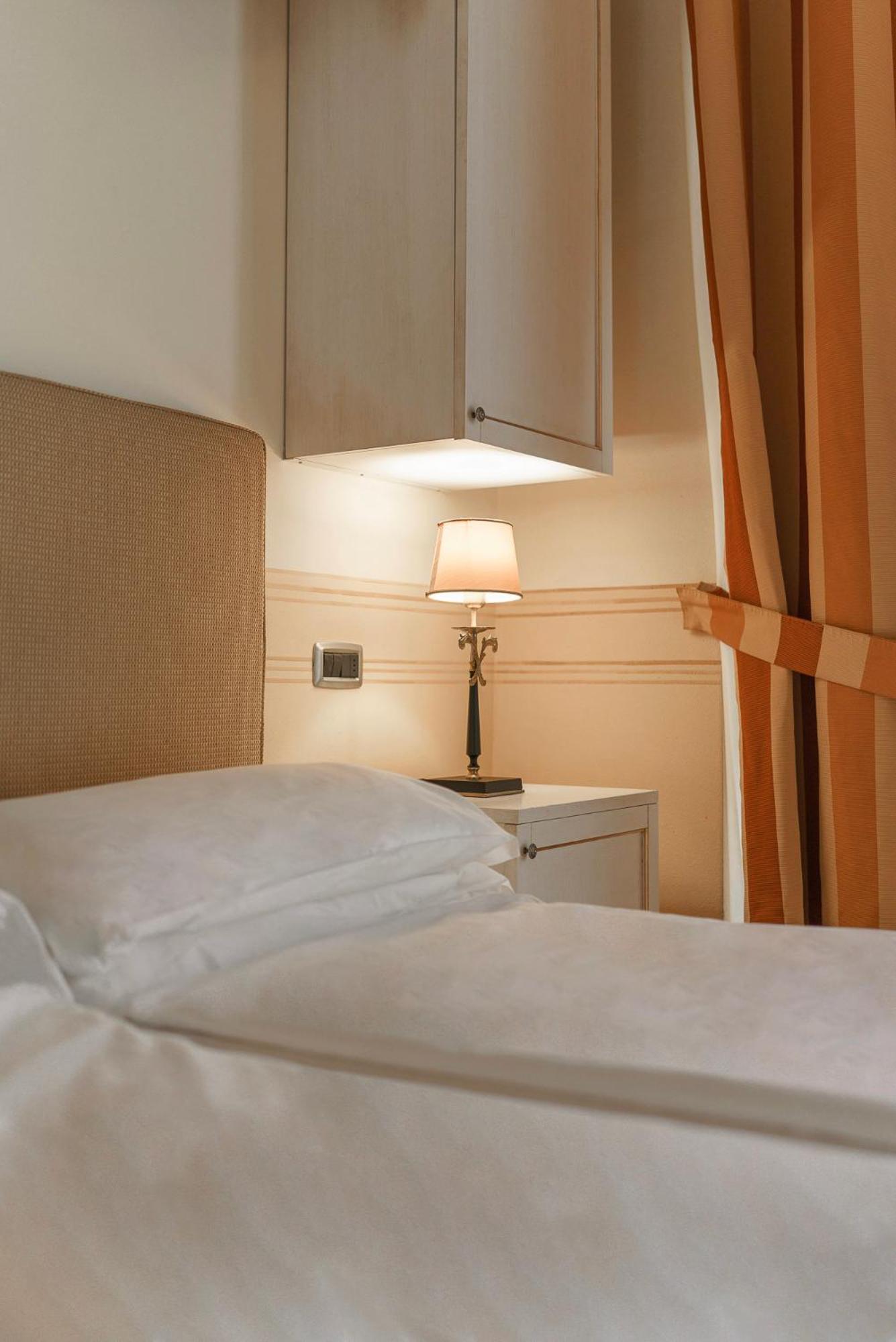 Hotel Villa Policreti Castello dʼAviano Esterno foto