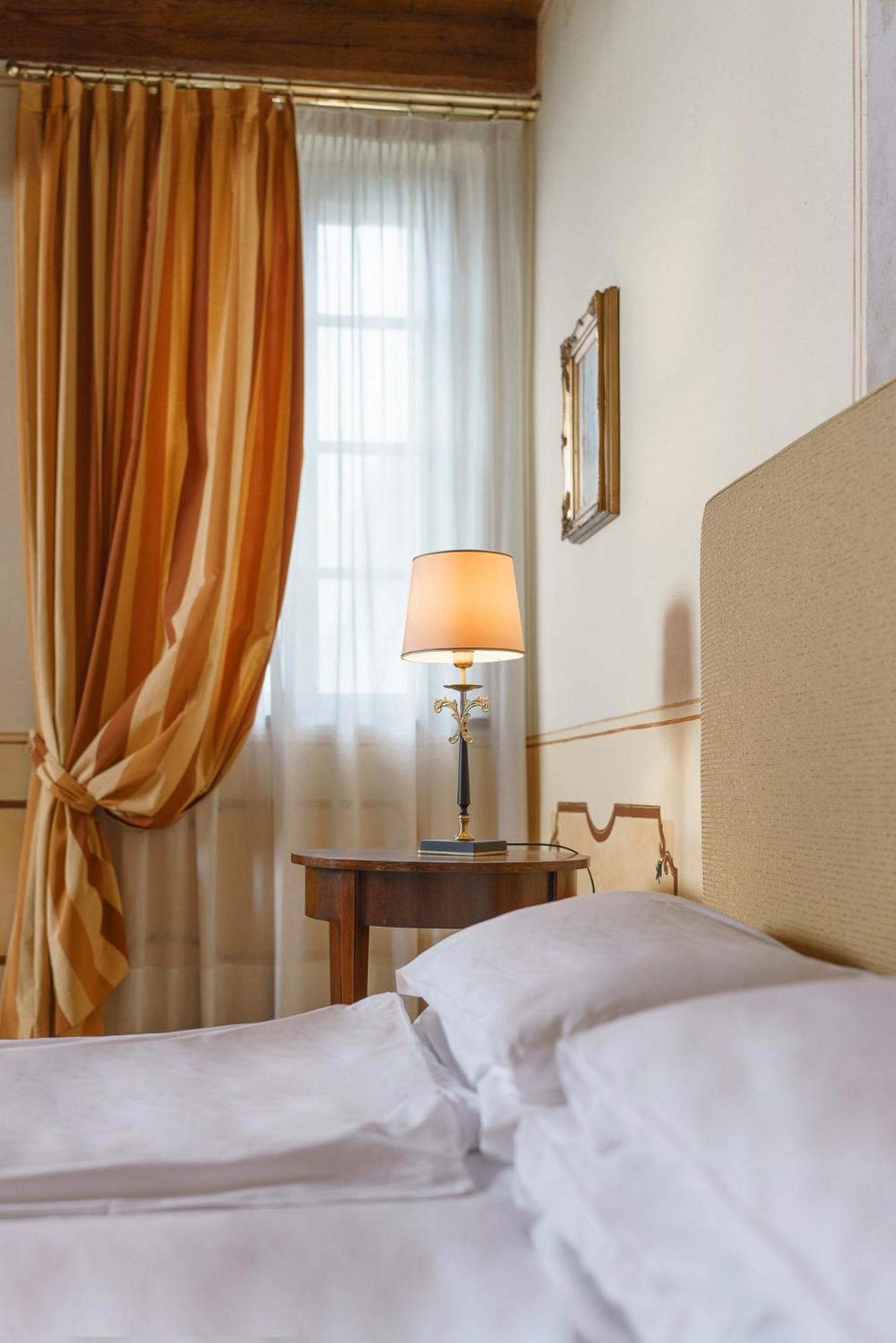 Hotel Villa Policreti Castello dʼAviano Esterno foto