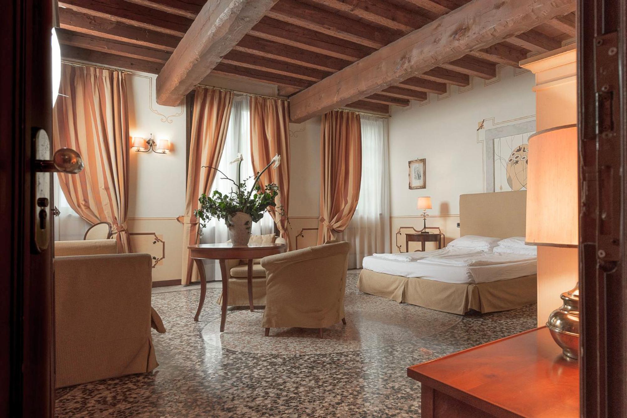 Hotel Villa Policreti Castello dʼAviano Esterno foto