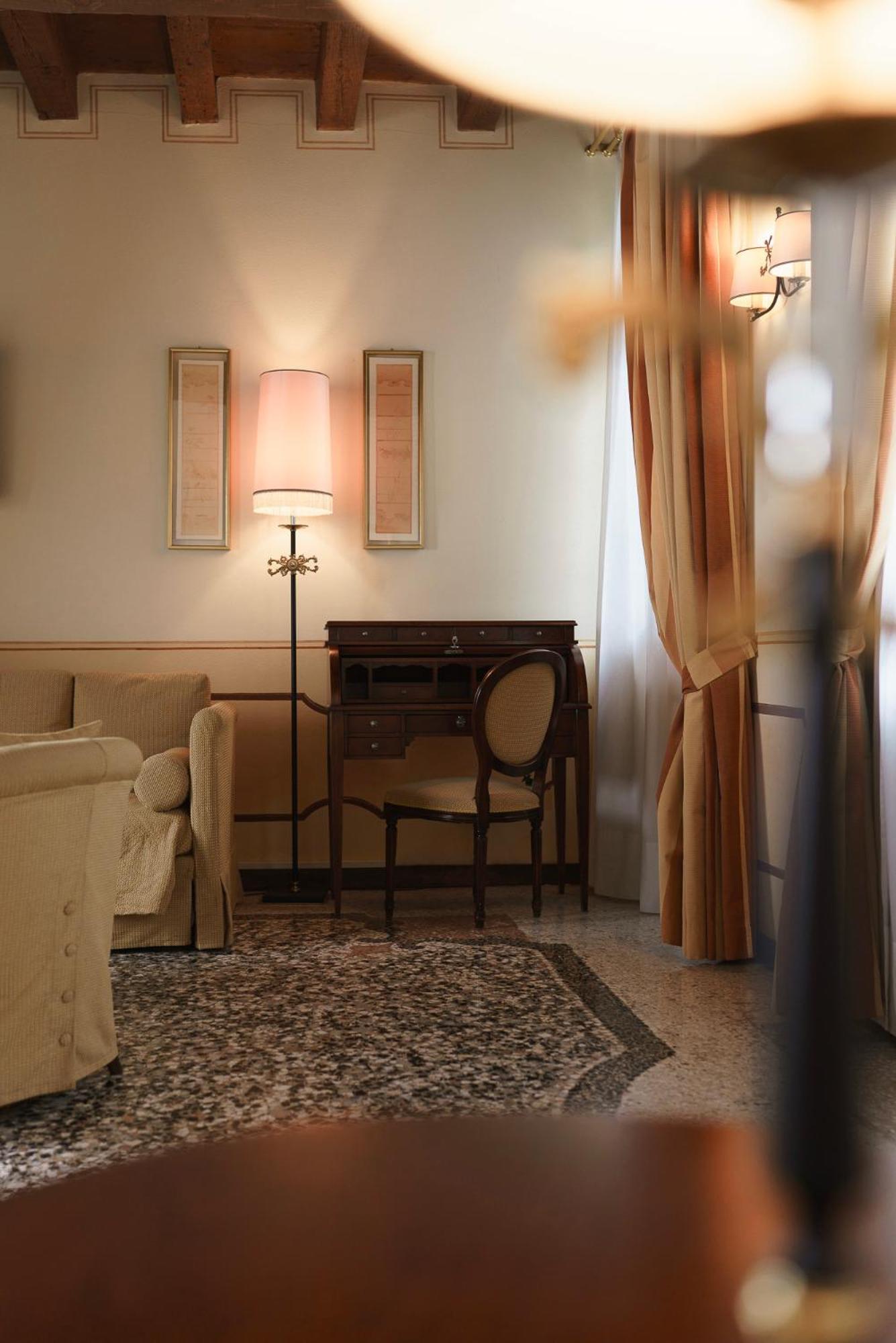 Hotel Villa Policreti Castello dʼAviano Esterno foto