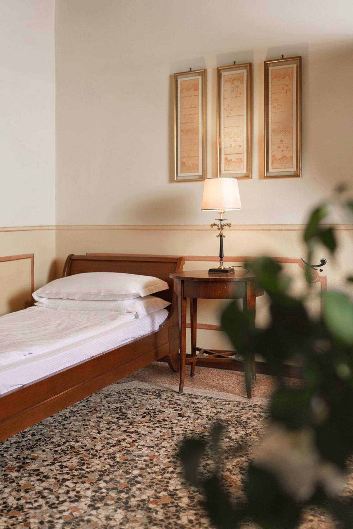 Hotel Villa Policreti Castello dʼAviano Esterno foto