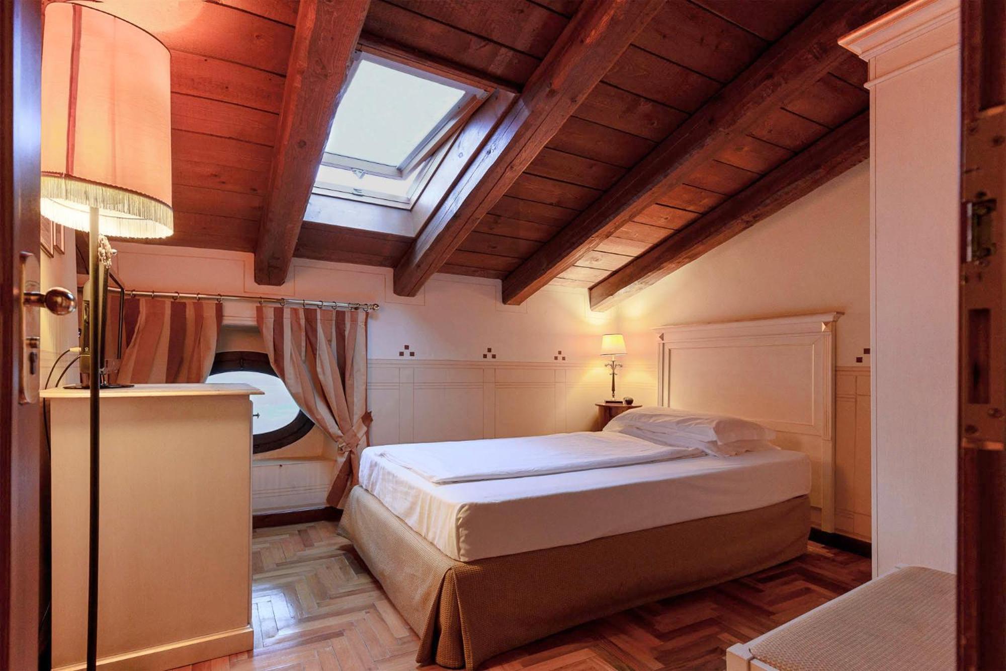 Hotel Villa Policreti Castello dʼAviano Esterno foto