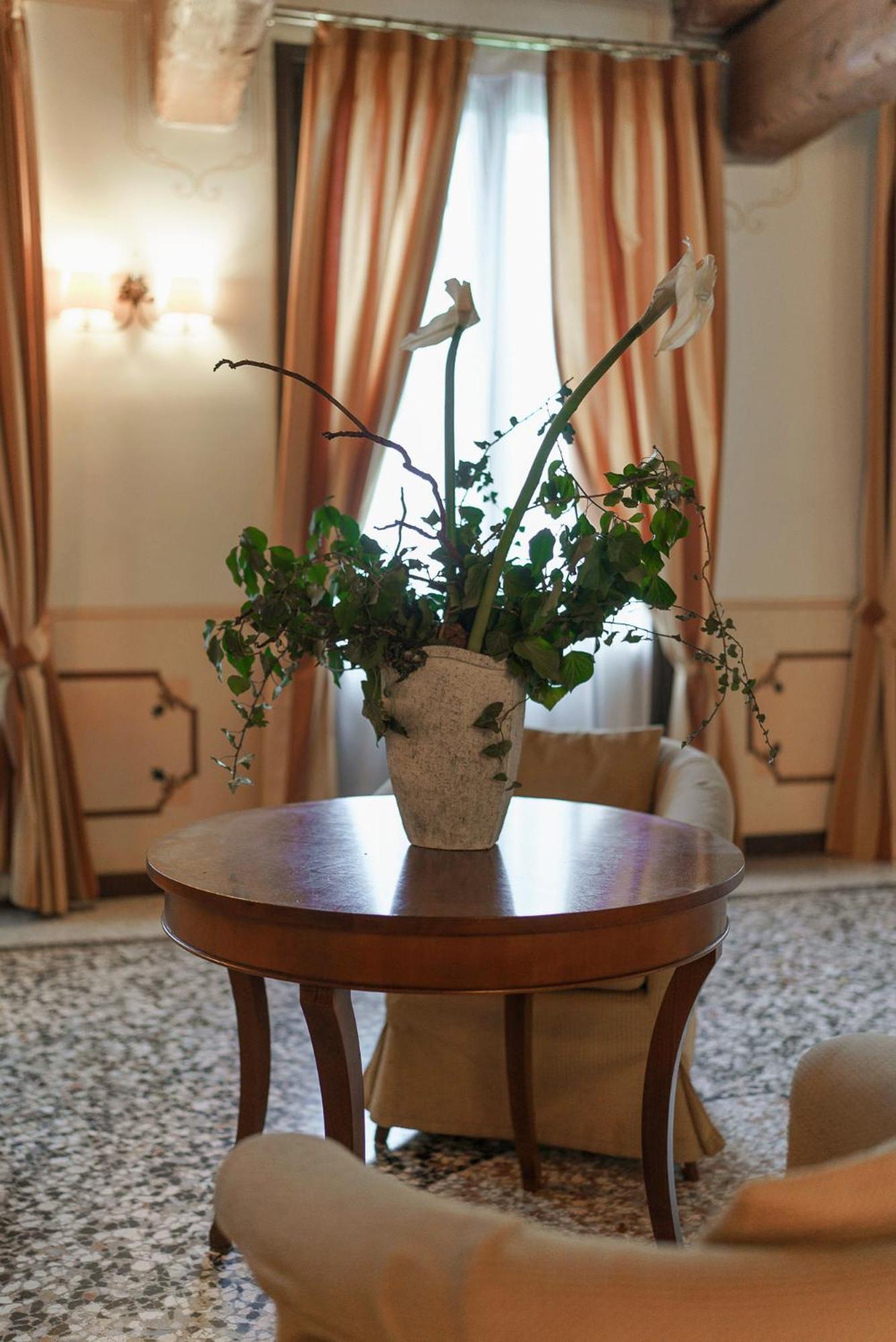 Hotel Villa Policreti Castello dʼAviano Esterno foto