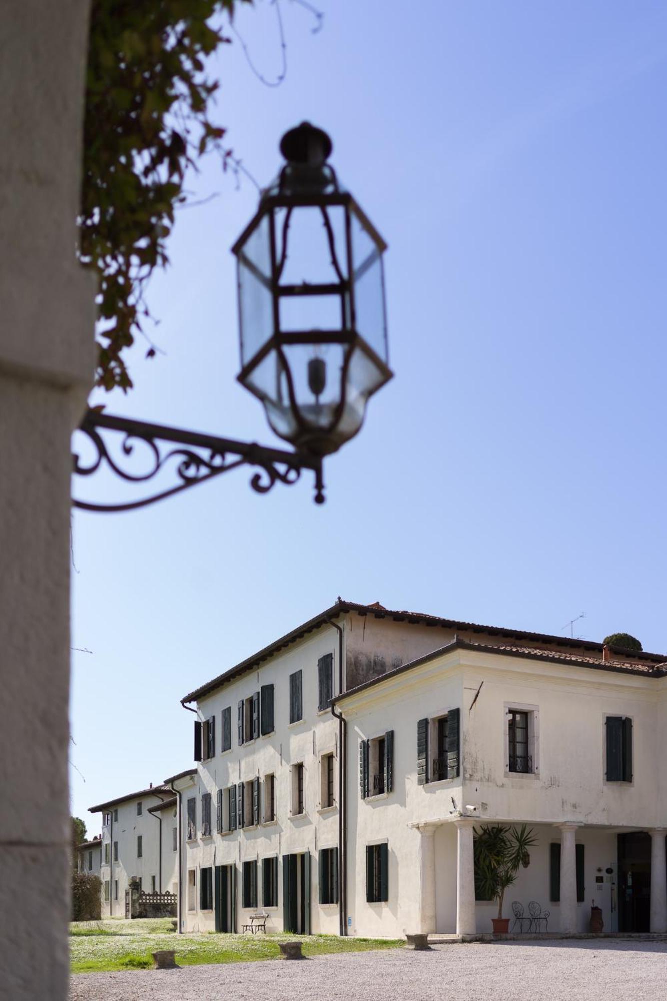 Hotel Villa Policreti Castello dʼAviano Esterno foto