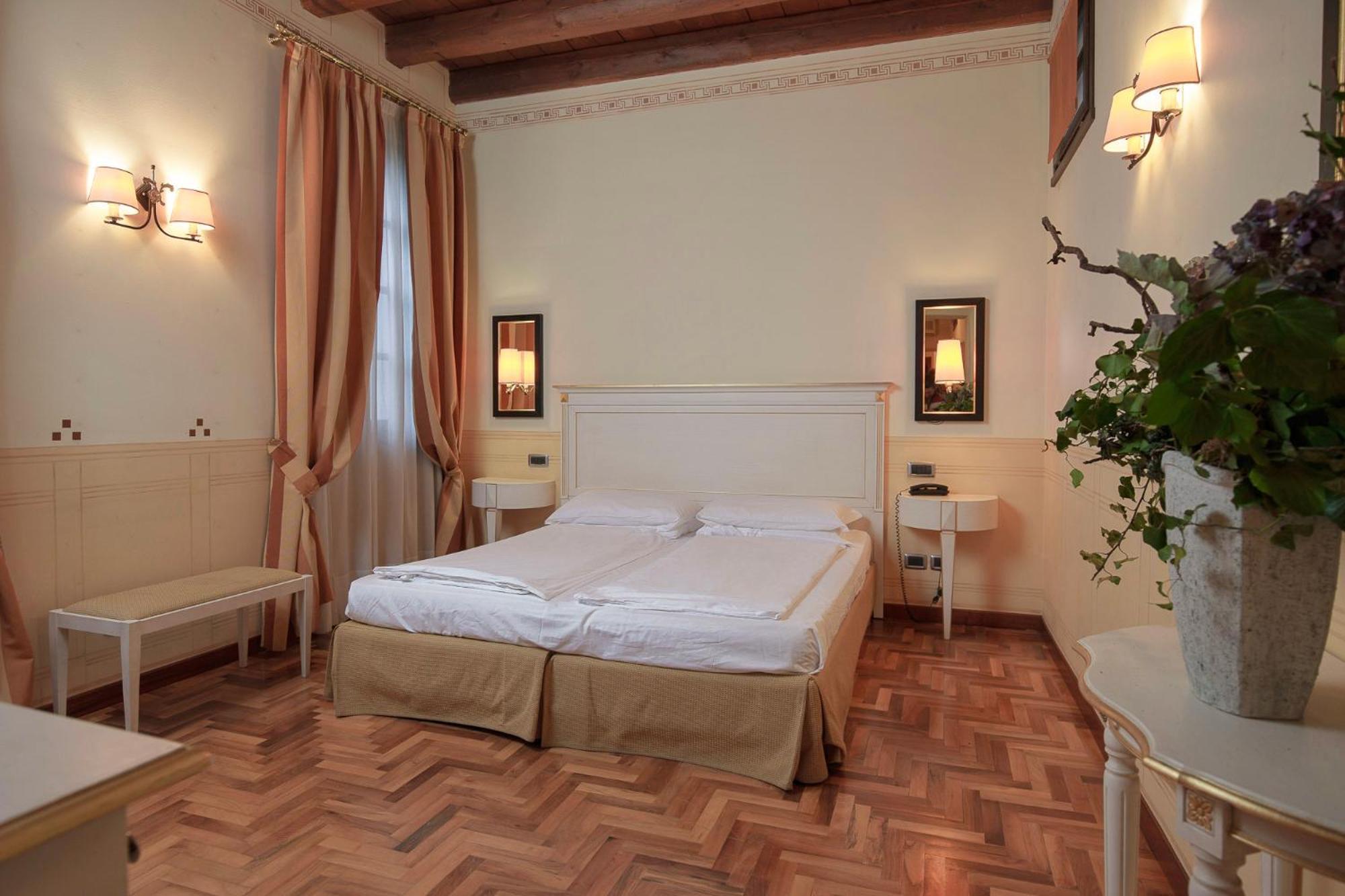 Hotel Villa Policreti Castello dʼAviano Esterno foto