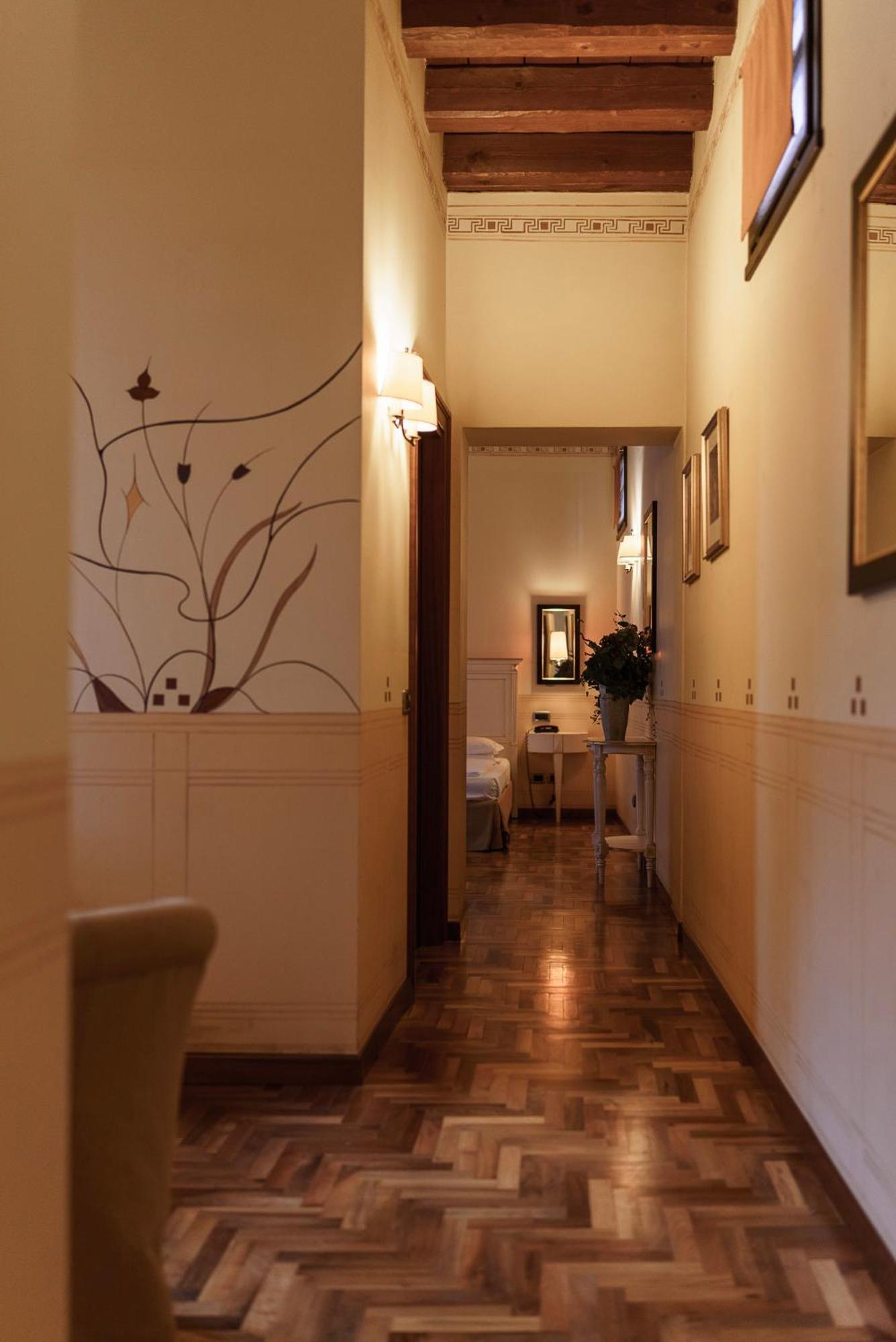 Hotel Villa Policreti Castello dʼAviano Esterno foto