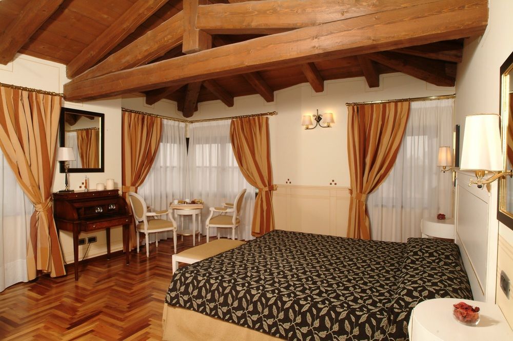 Hotel Villa Policreti Castello dʼAviano Esterno foto