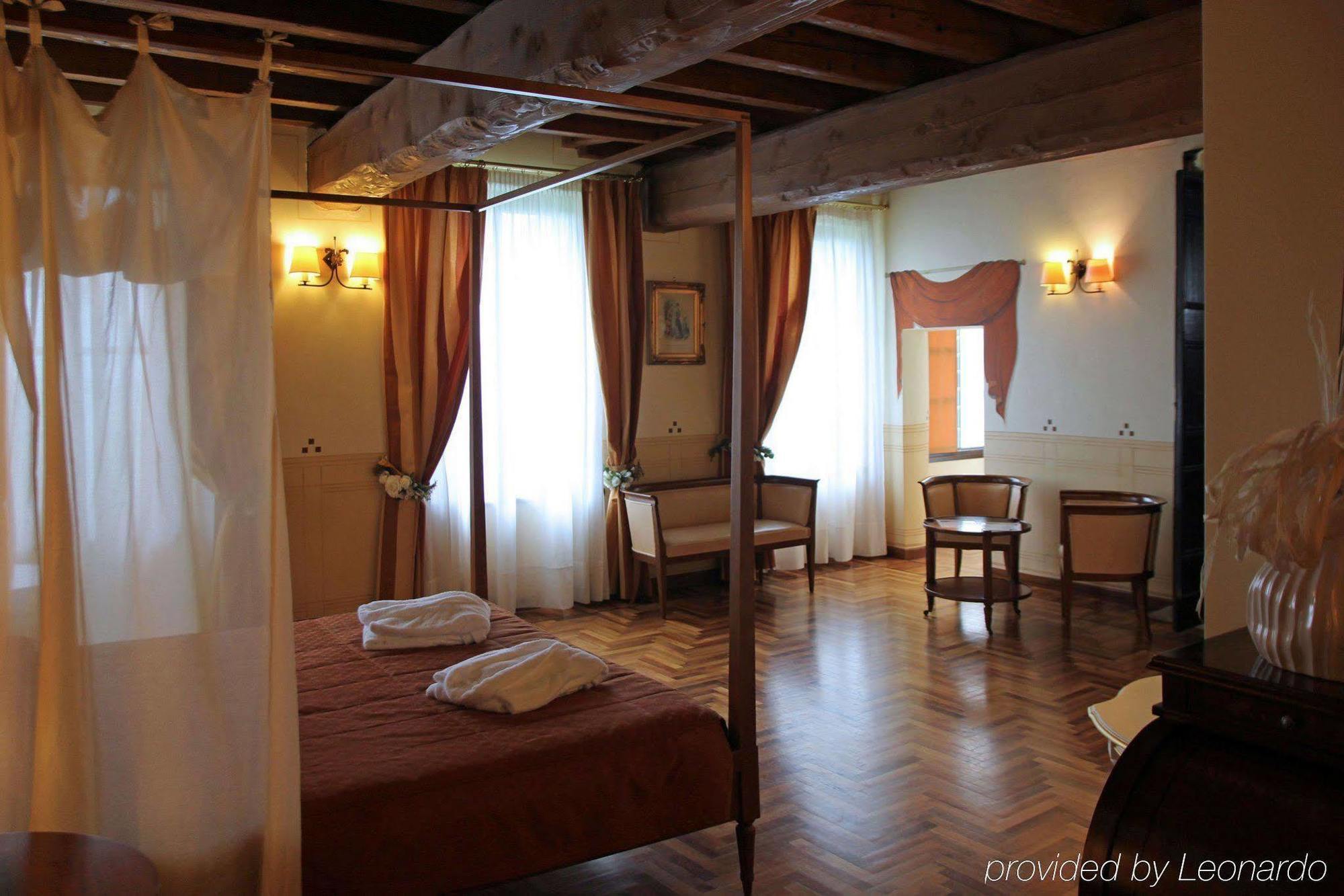 Hotel Villa Policreti Castello dʼAviano Esterno foto