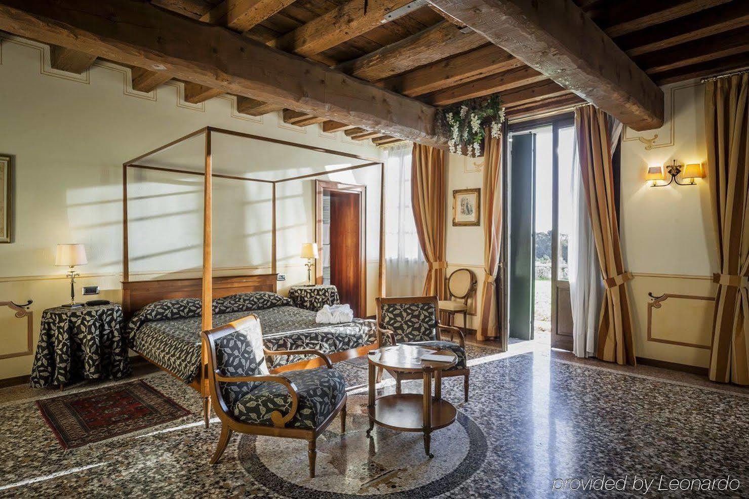 Hotel Villa Policreti Castello dʼAviano Esterno foto