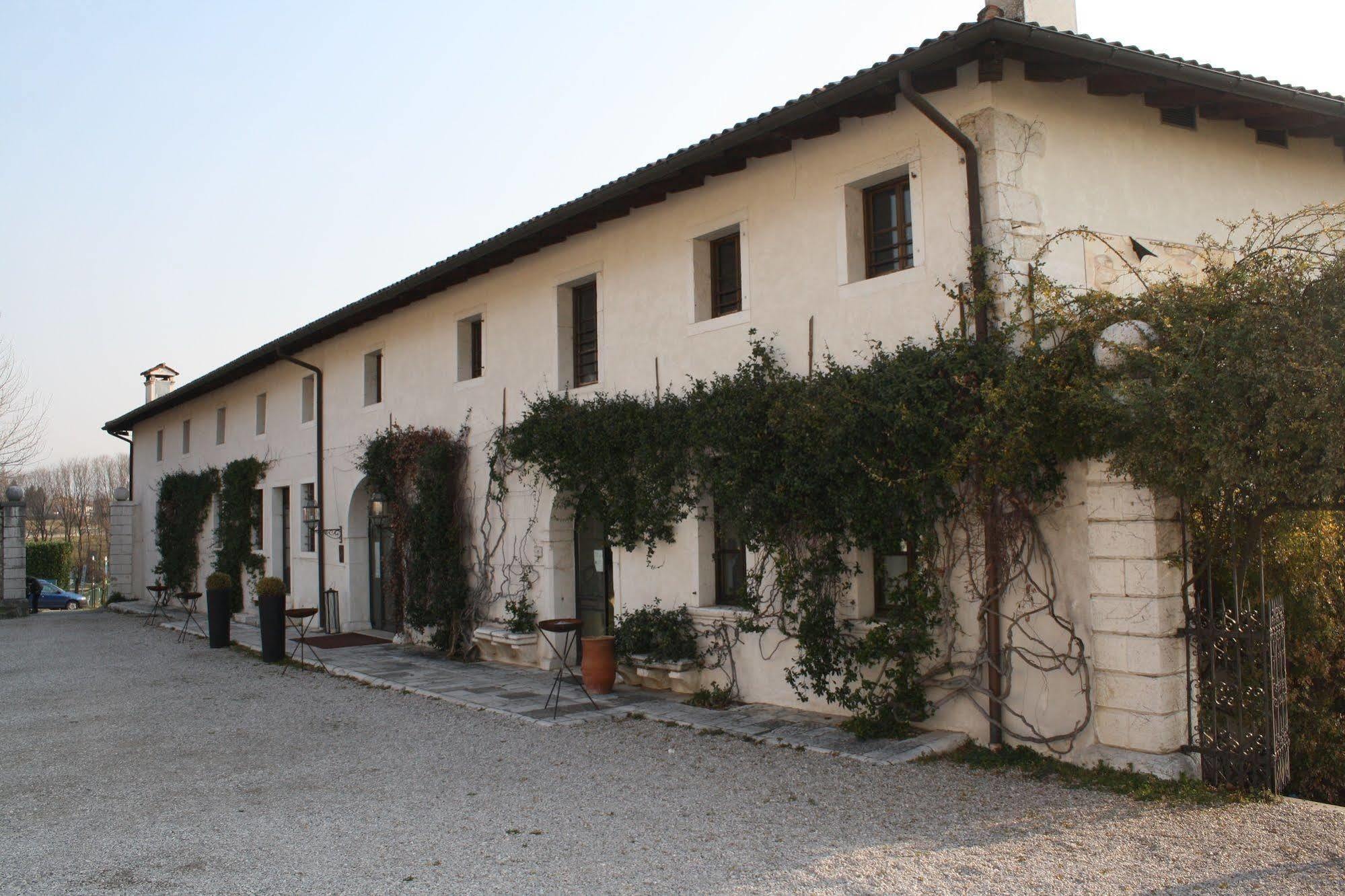 Hotel Villa Policreti Castello dʼAviano Esterno foto