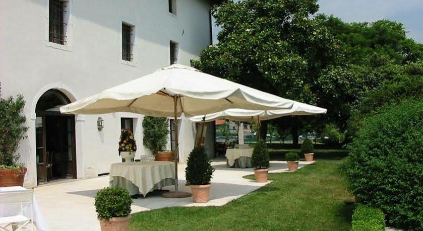 Hotel Villa Policreti Castello dʼAviano Esterno foto