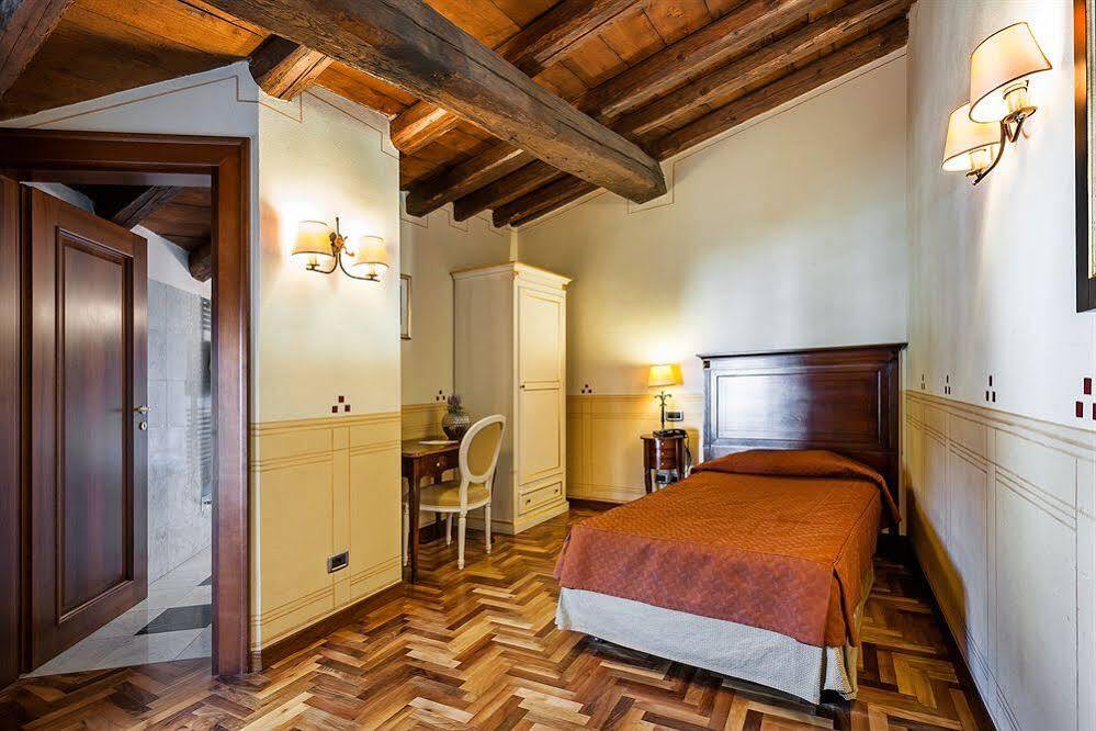 Hotel Villa Policreti Castello dʼAviano Esterno foto